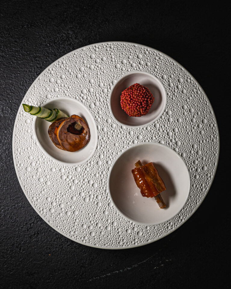 Piatto composto di antipasti del menù Anatra alla pechinese