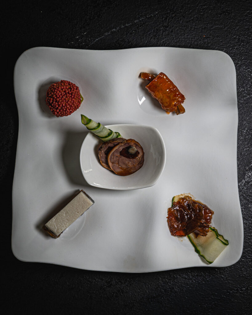 Piatto composto di antipasti del Menù dell’Anno del Cavallo di Fuoco