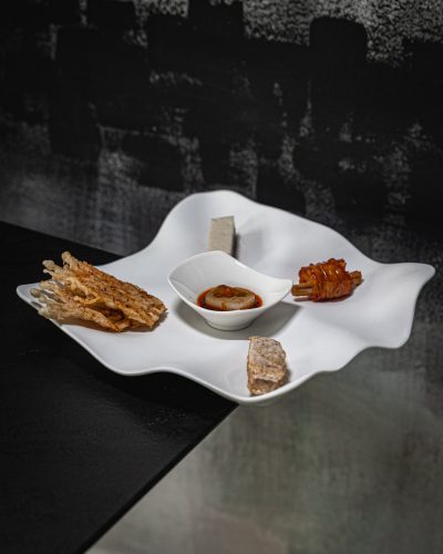 Antipasto vegetariano della carta YING con cinque assaggi serviti insieme